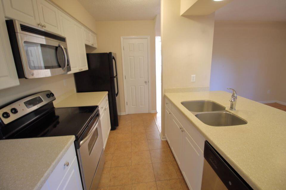 1055 Hunters Trace