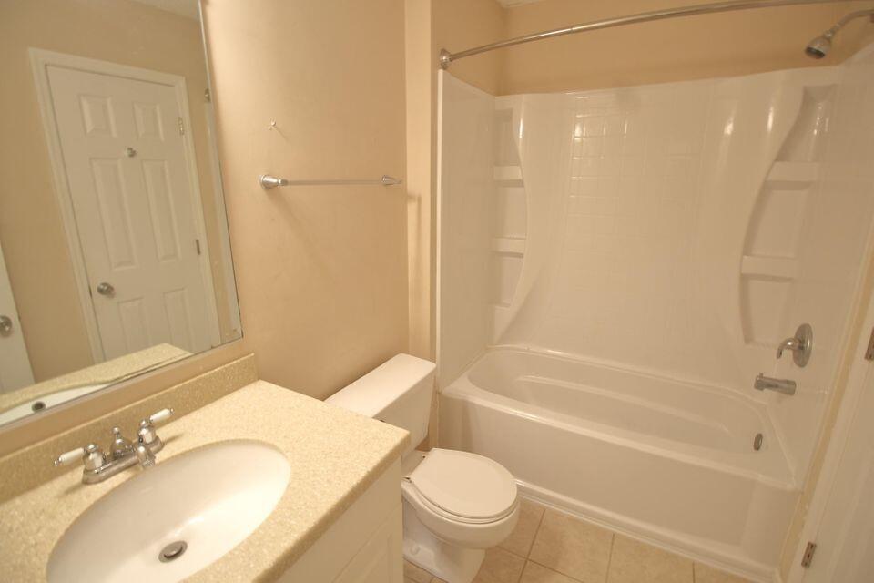 1055 Hunters Trace