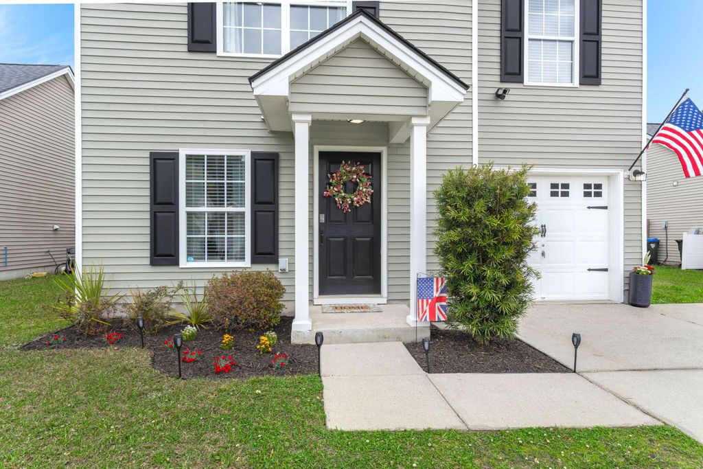 Photo of 212 Avonshire Drive, Summerville, SC 29483 (MLS # 26009259)