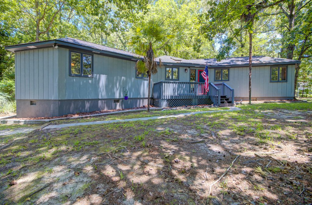 Photo of 114 Poplar Circle, Summerville, SC 29483 (MLS # 26019418)