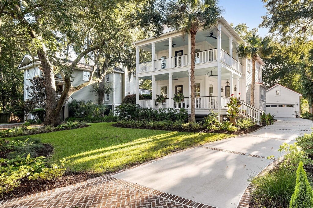 Photo of 1528 Appling Drive, Mount Pleasant, SC 29464 (MLS # 26027982)