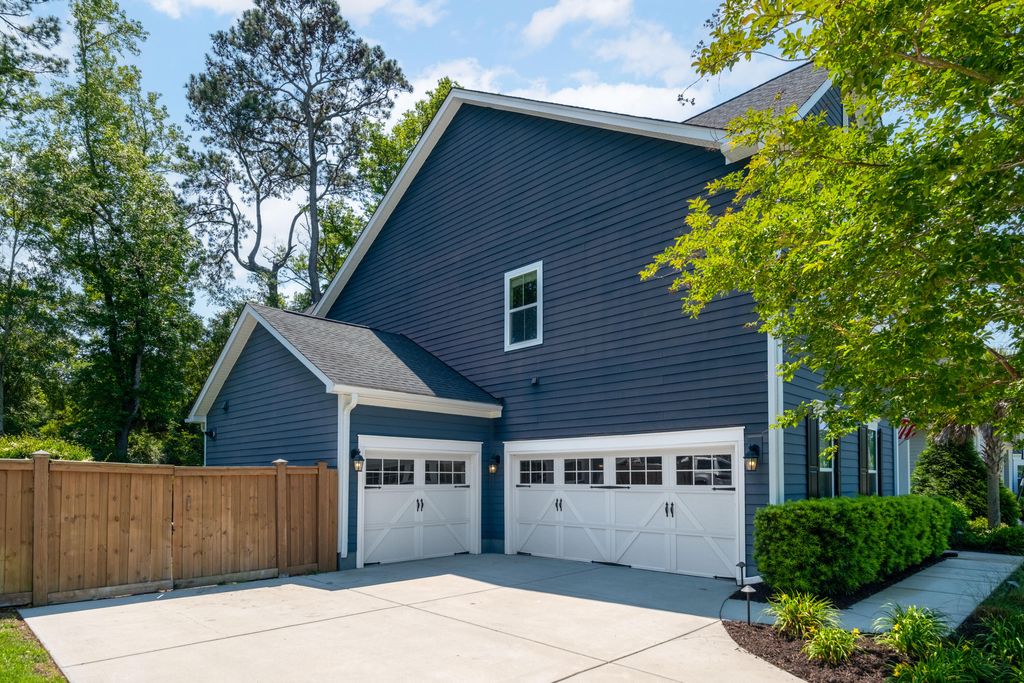 Photo of 958 Foliage Lane, Charleston, SC 29412 (MLS # 26012144)