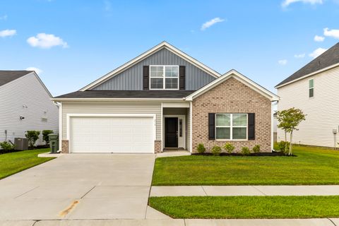 Single Family Residence in Summerville SC 214 Clydesdale Circle 4.jpg