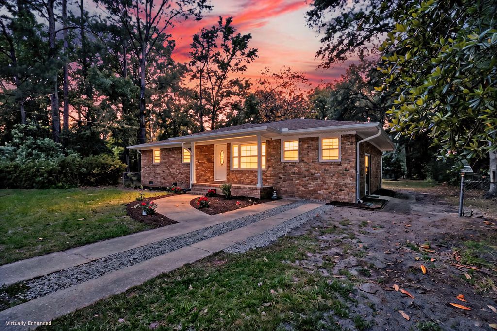 Photo of 114 Wilson Drive, Summerville, SC 29483 (MLS # 26013965)