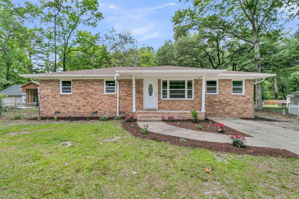 Photo of 114 Wilson Drive, Summerville, SC 29483 (MLS # 26013965)