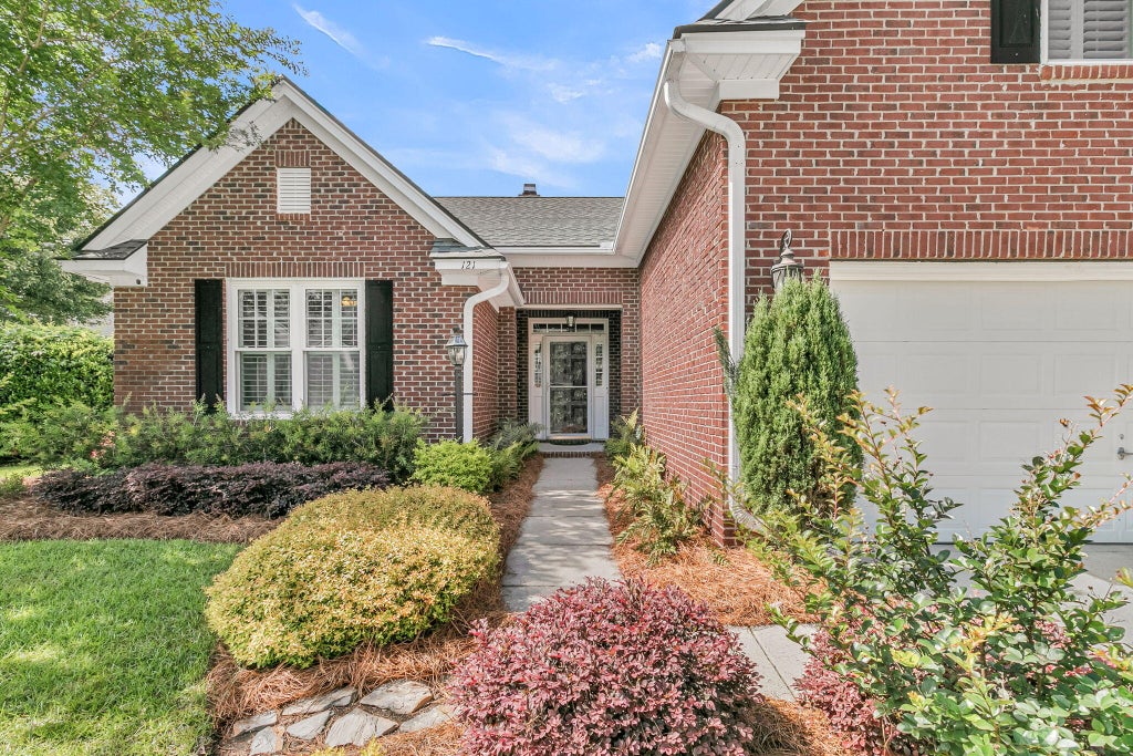 Photo of 121 Thousand Oaks Court, Summerville, SC 29485 (MLS # 26016173)