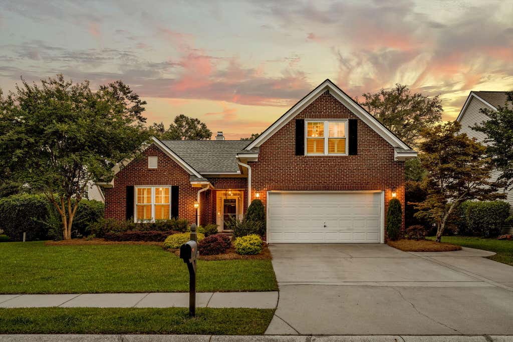 Photo of 121 Thousand Oaks Court, Summerville, SC 29485 (MLS # 26016173)