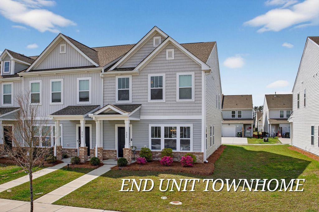 Photo of 304 Surfbird Road, Summerville, SC 29486 (MLS # 26007321)