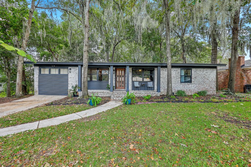 Photo of 1203 Valley Drive, Hanahan, SC 29410 (MLS # 25027057)