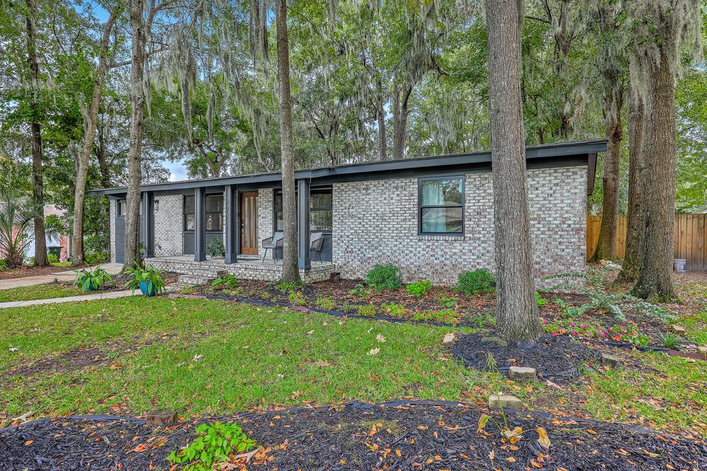 Photo of 1203 Valley Drive, Hanahan, SC 29410 (MLS # 25027057)
