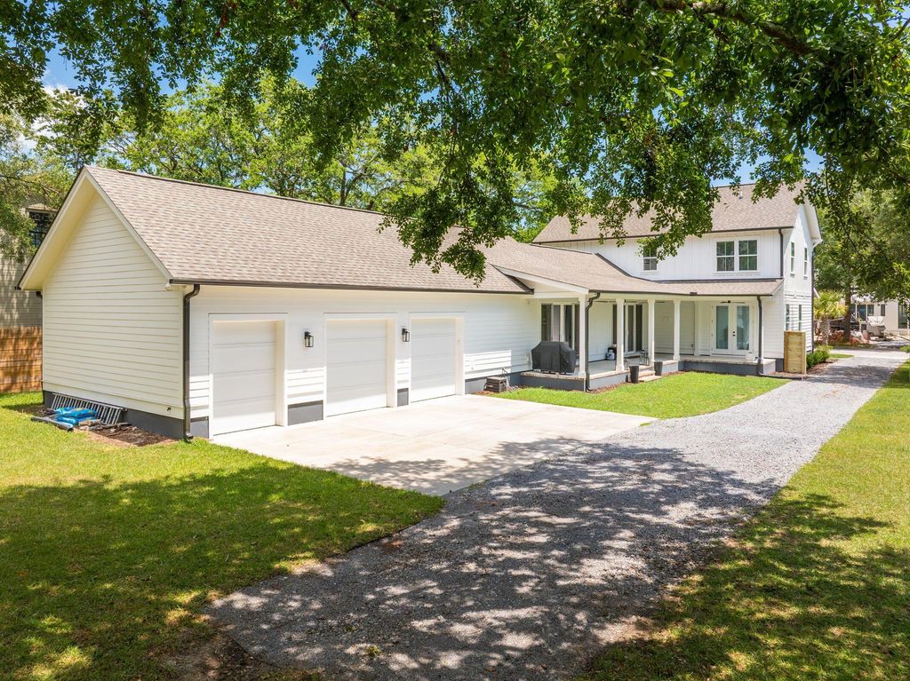 Photo of 916 Kincade Drive, Mount Pleasant, SC 29464 (MLS # 25003955)