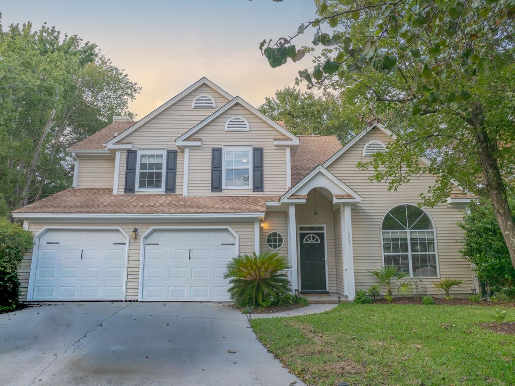 Photo of 1901 Oak Tree Lane, Mount Pleasant, SC 29464 (MLS # 25026346)