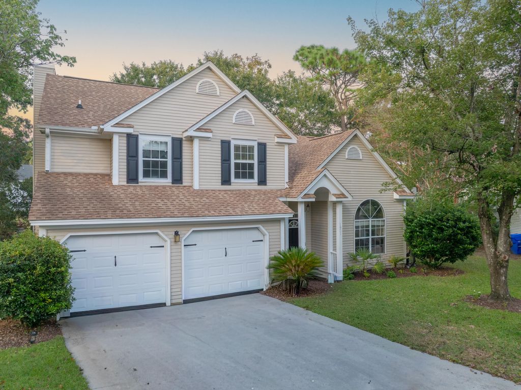 Photo of 1901 Oak Tree Lane, Mount Pleasant, SC 29464 (MLS # 25026346)