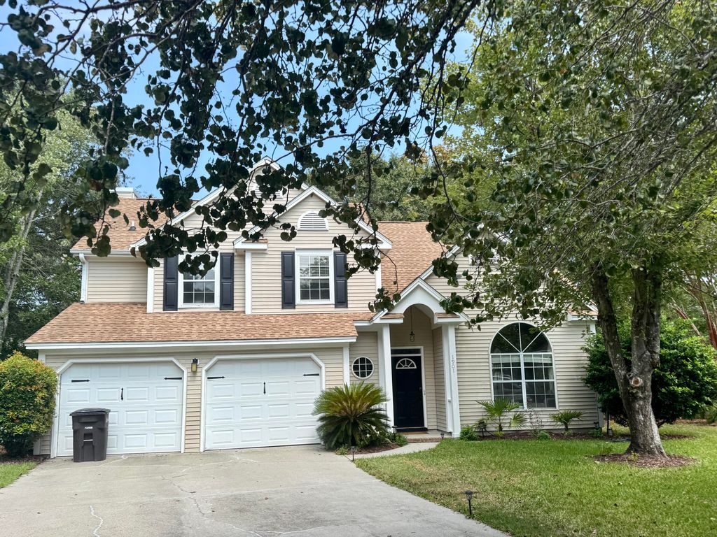 Photo of 1901 Oak Tree Lane, Mount Pleasant, SC 29464 (MLS # 25026346)