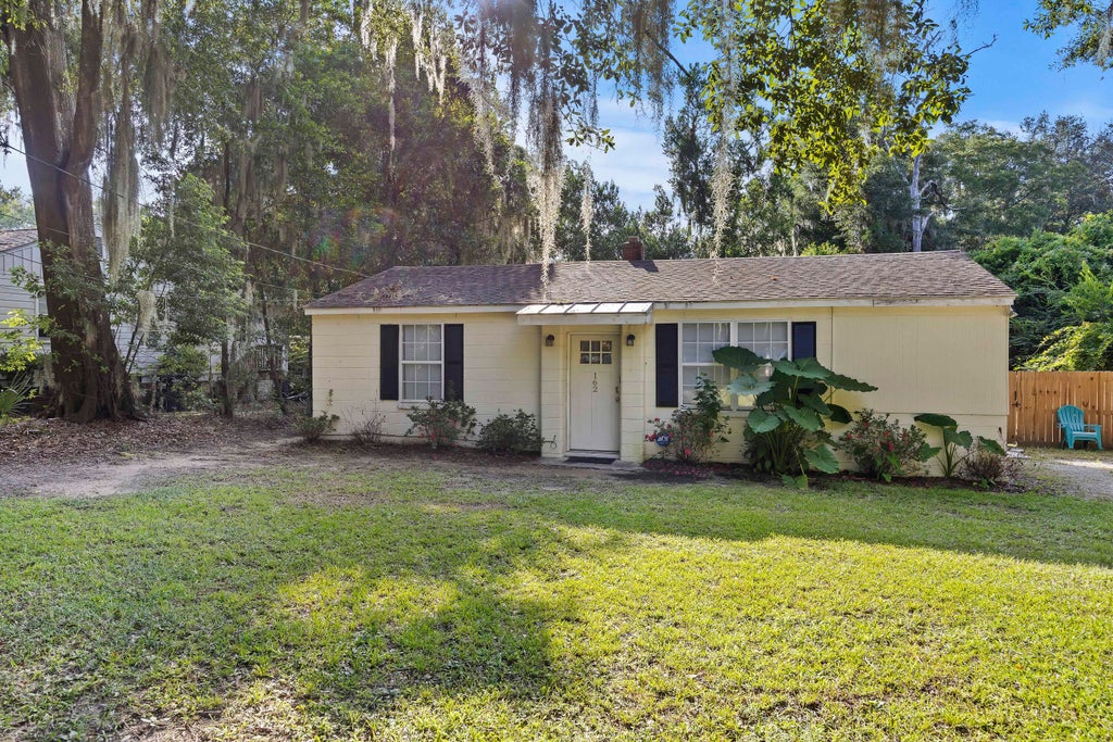 Photo of 162 James Street, Beaufort, SC 29902 (MLS # 26026352)