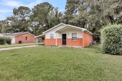 Photo of 218 Gardenia Street, Summerville, SC 29483 (MLS # 25027400)