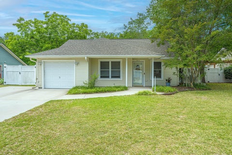 Photo of 1029 Oakcrest Drive, Charleston, SC 29412 (MLS # 26018278)