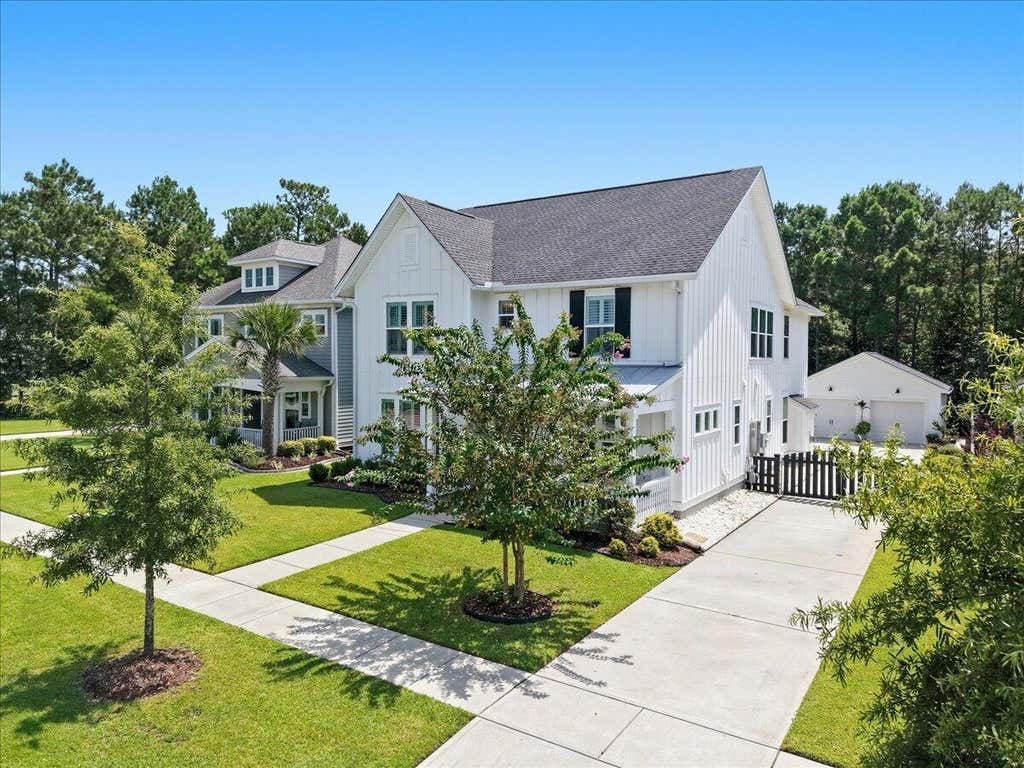 Photo of 158 Hewitt Street, Summerville, SC 29486 (MLS # 26022866)