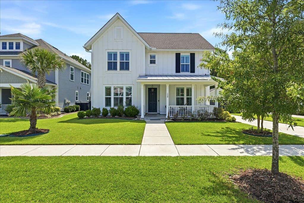 Photo of 158 Hewitt Street, Summerville, SC 29486 (MLS # 26022866)