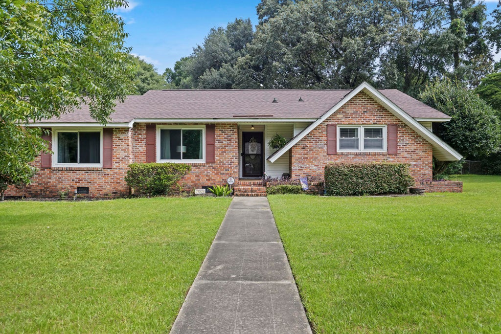 Photo of 407 Rose Lane, Summerville, SC 29485 (MLS # 26023007)