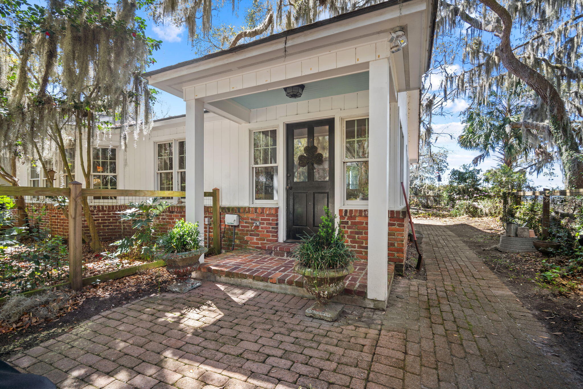 115 S Hermitage Road