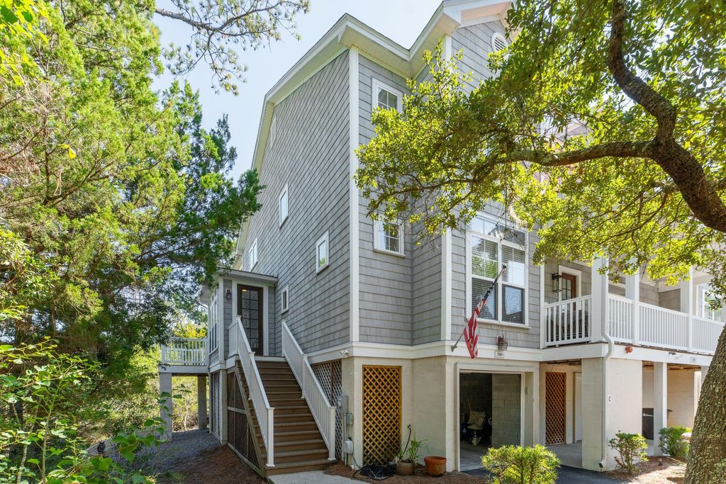 Photo of 300 Kinloss Country Lane, Mount Pleasant, SC 29466 (MLS # 25028199)