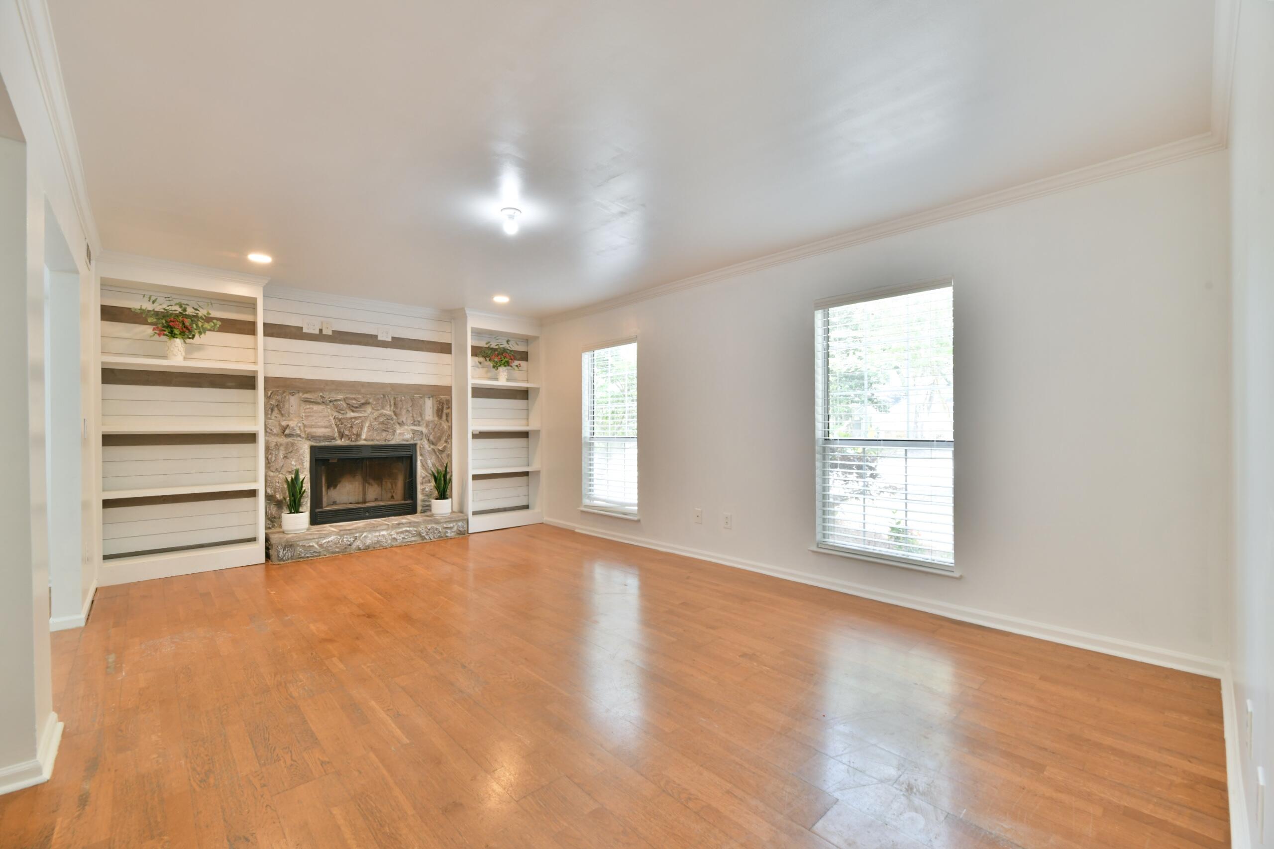 1942 Tison Lane