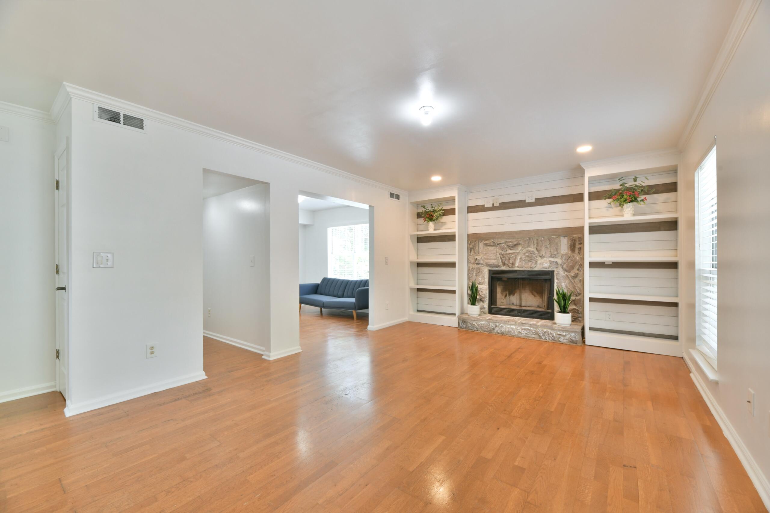 1942 Tison Lane