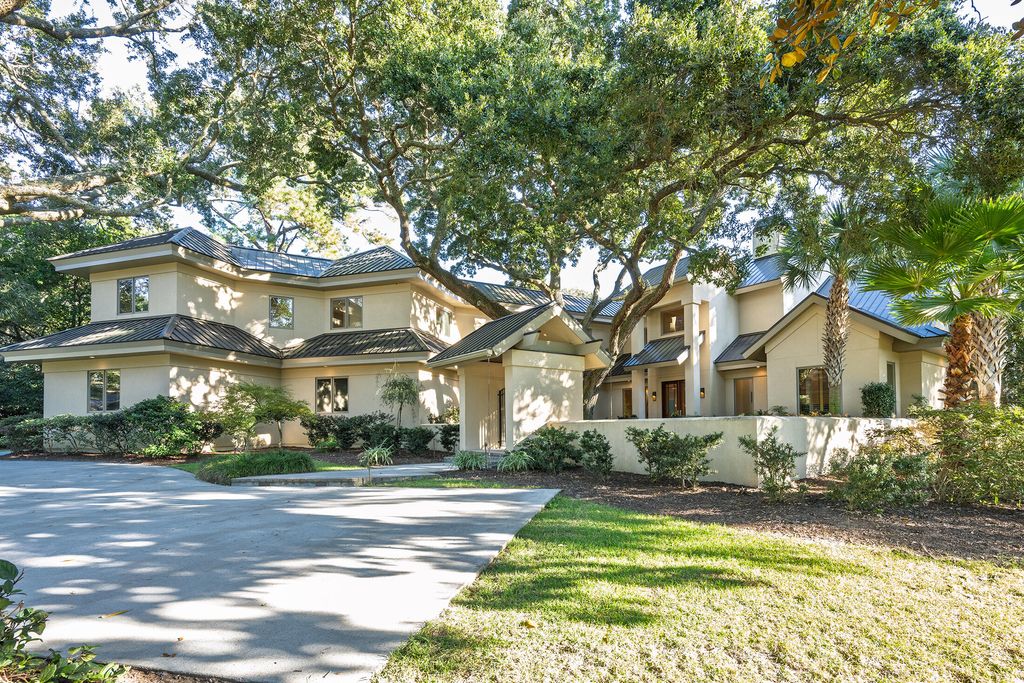 Photo of 65 N. Port Royal Drive, Hilton Head Island, SC 29928 (MLS # 25028871)