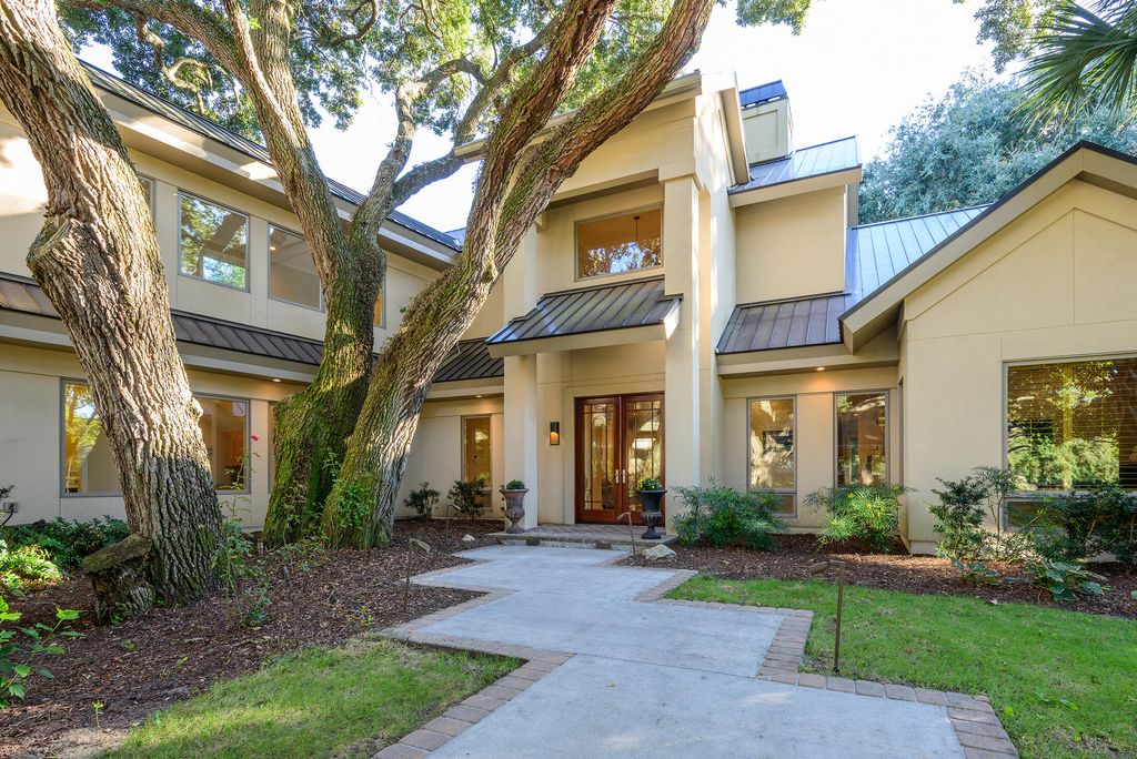 Photo of 65 N. Port Royal Drive, Hilton Head Island, SC 29928 (MLS # 25028871)
