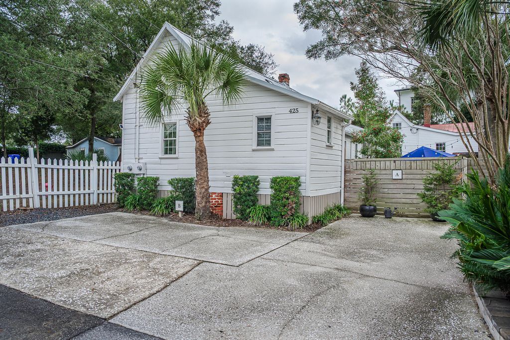 Photo of 425 King Street, Mount Pleasant, SC 29464 (MLS # 25031733)