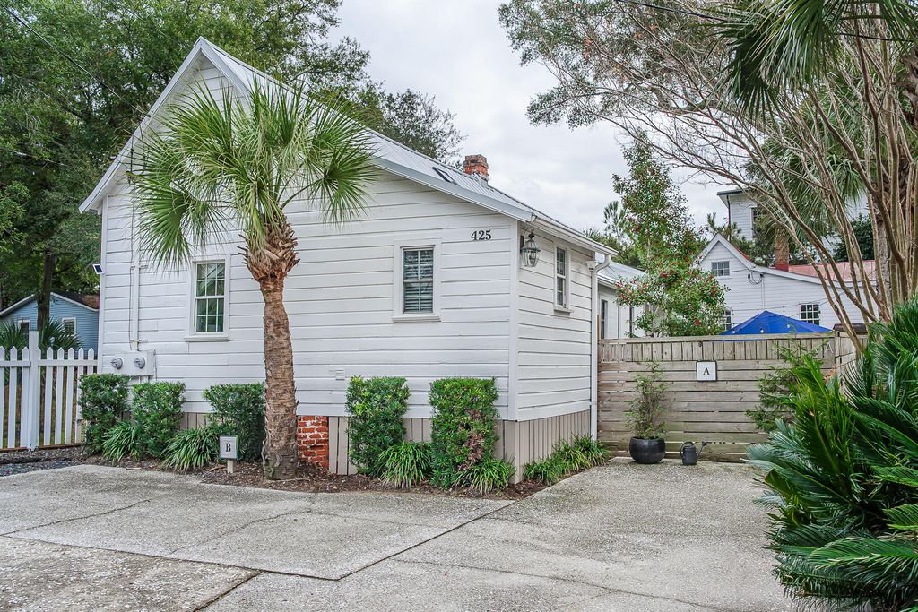 Photo of 425 King Street, Mount Pleasant, SC 29464 (MLS # 25031733)