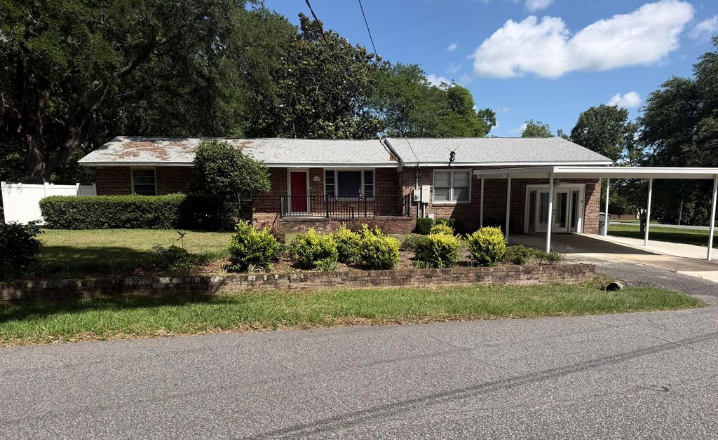 Photo of 1022 Riverview Drive, Hanahan, SC 29410 (MLS # 26014851)
