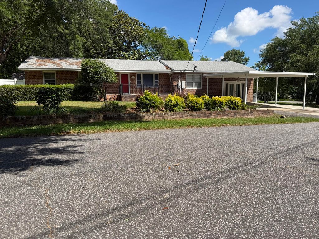 Photo of 1022 Riverview Drive, Hanahan, SC 29410 (MLS # 26014851)