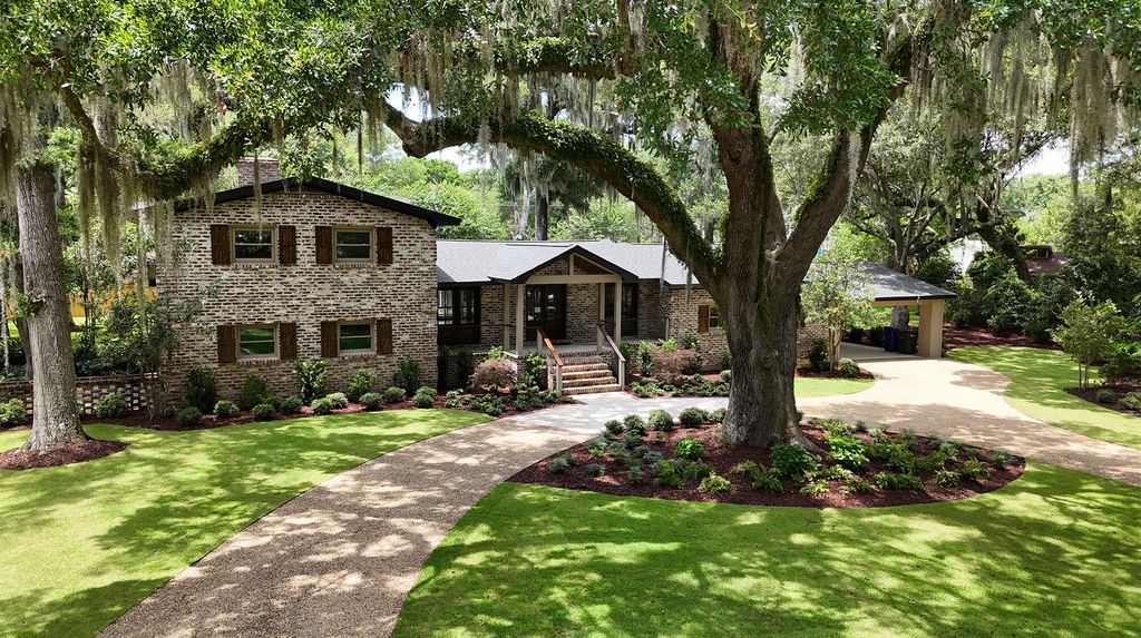 Photo of 517 Pelzer Drive, Mount Pleasant, SC 29464 (MLS # 26012616)