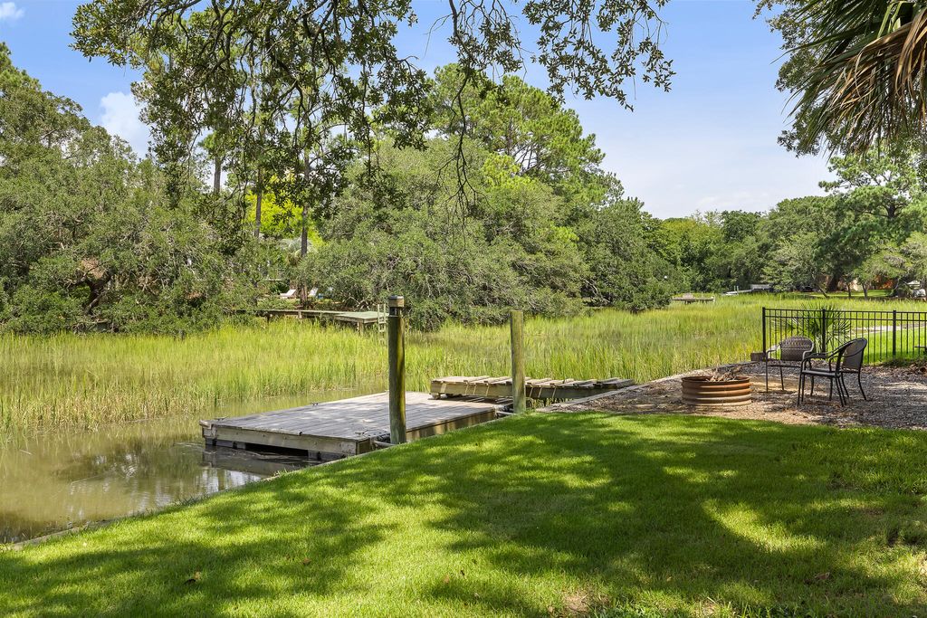 Photo of 1026 Fort Sumter Drive, Charleston, SC 29412 (MLS # 25022765)