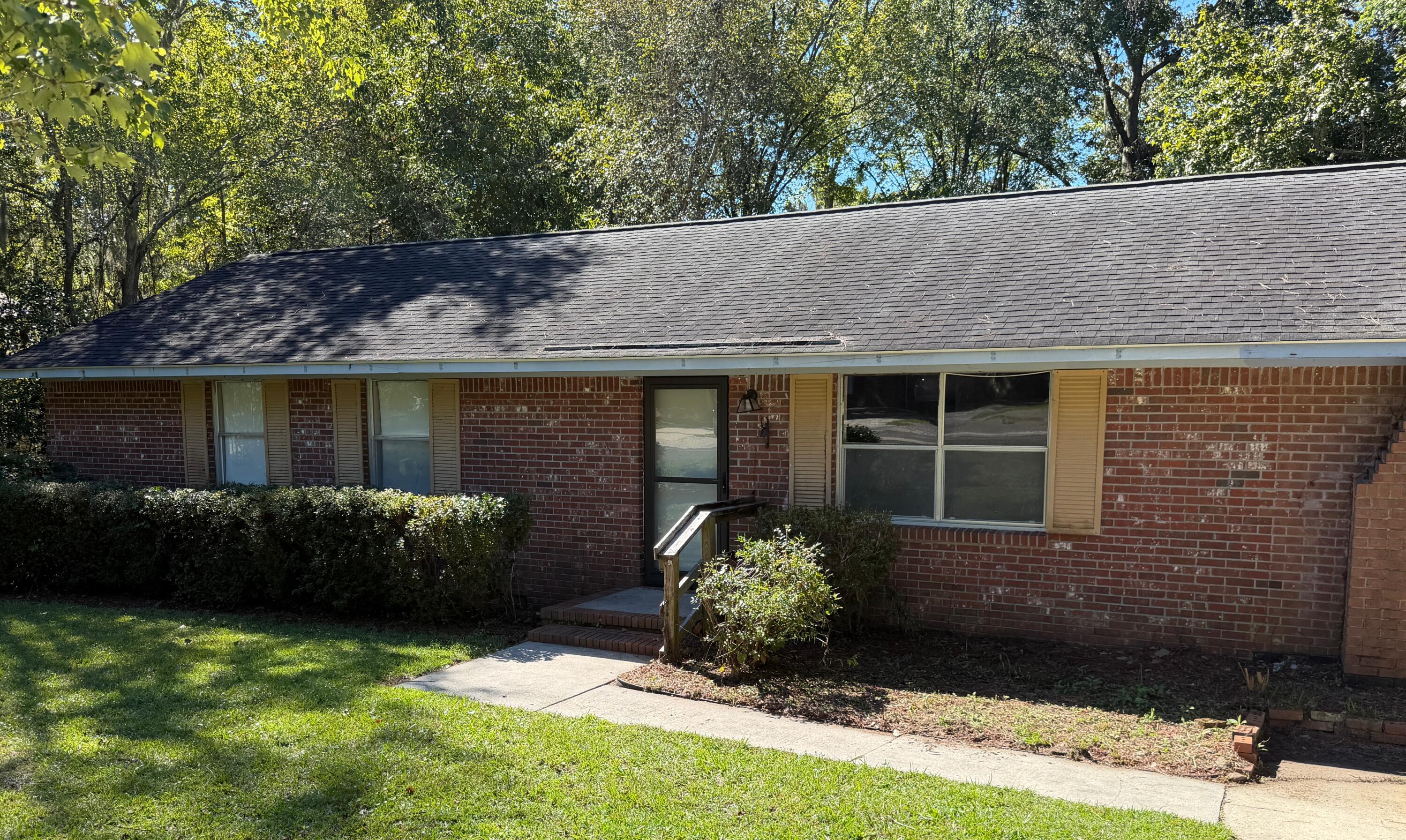 1218 Dennis Boulevard