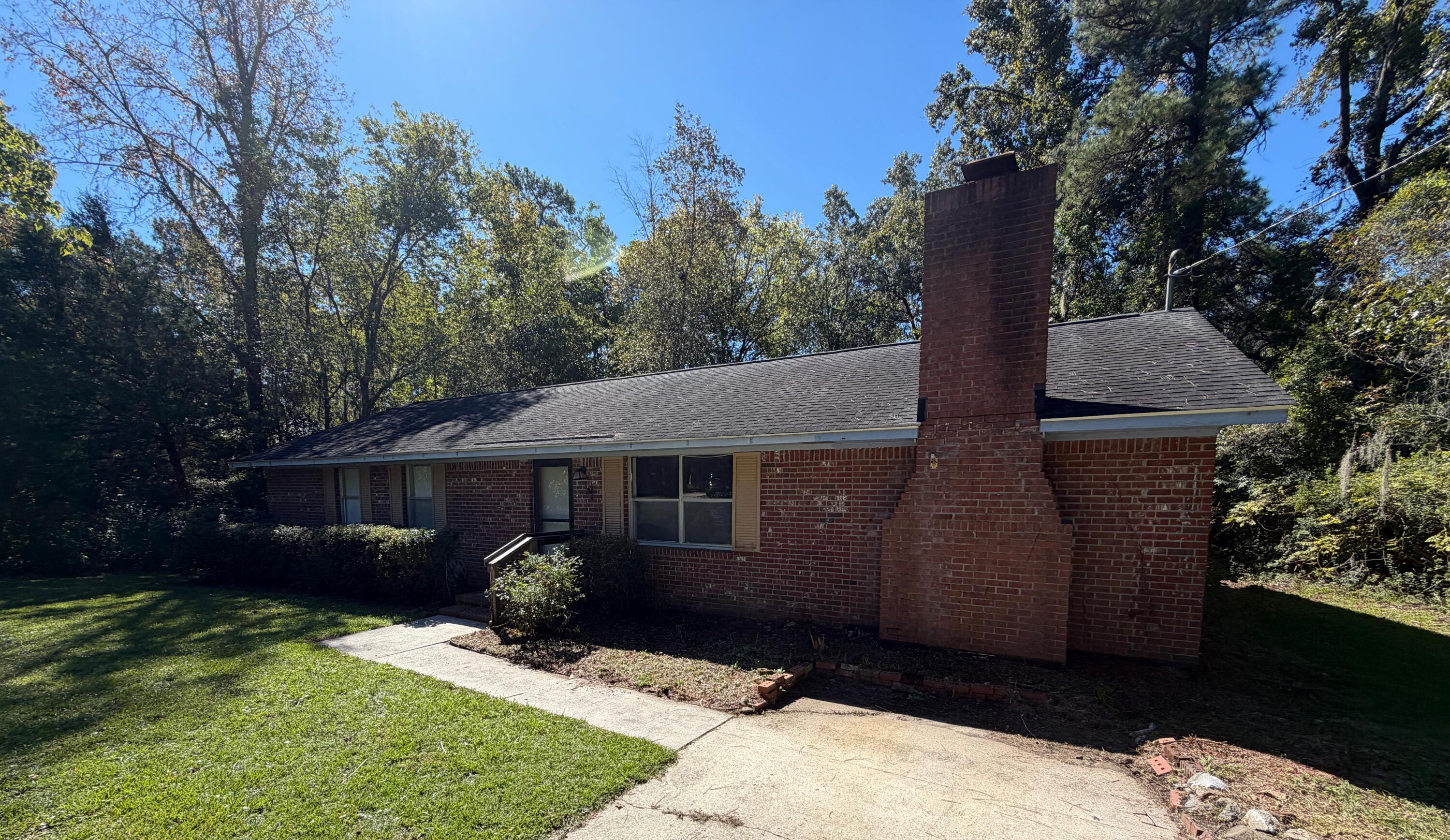 1218 Dennis Boulevard