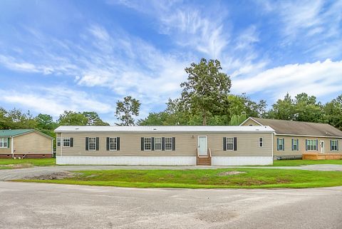 A home in Bonneau