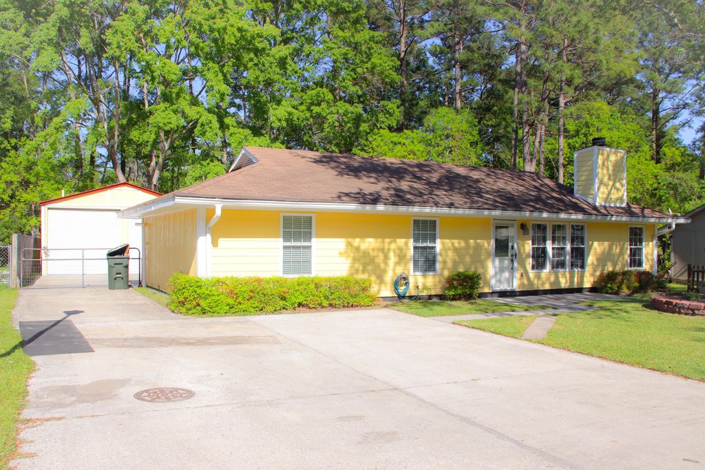 Photo of 104 Pine Court, Summerville, SC 29486 (MLS # 26010332)