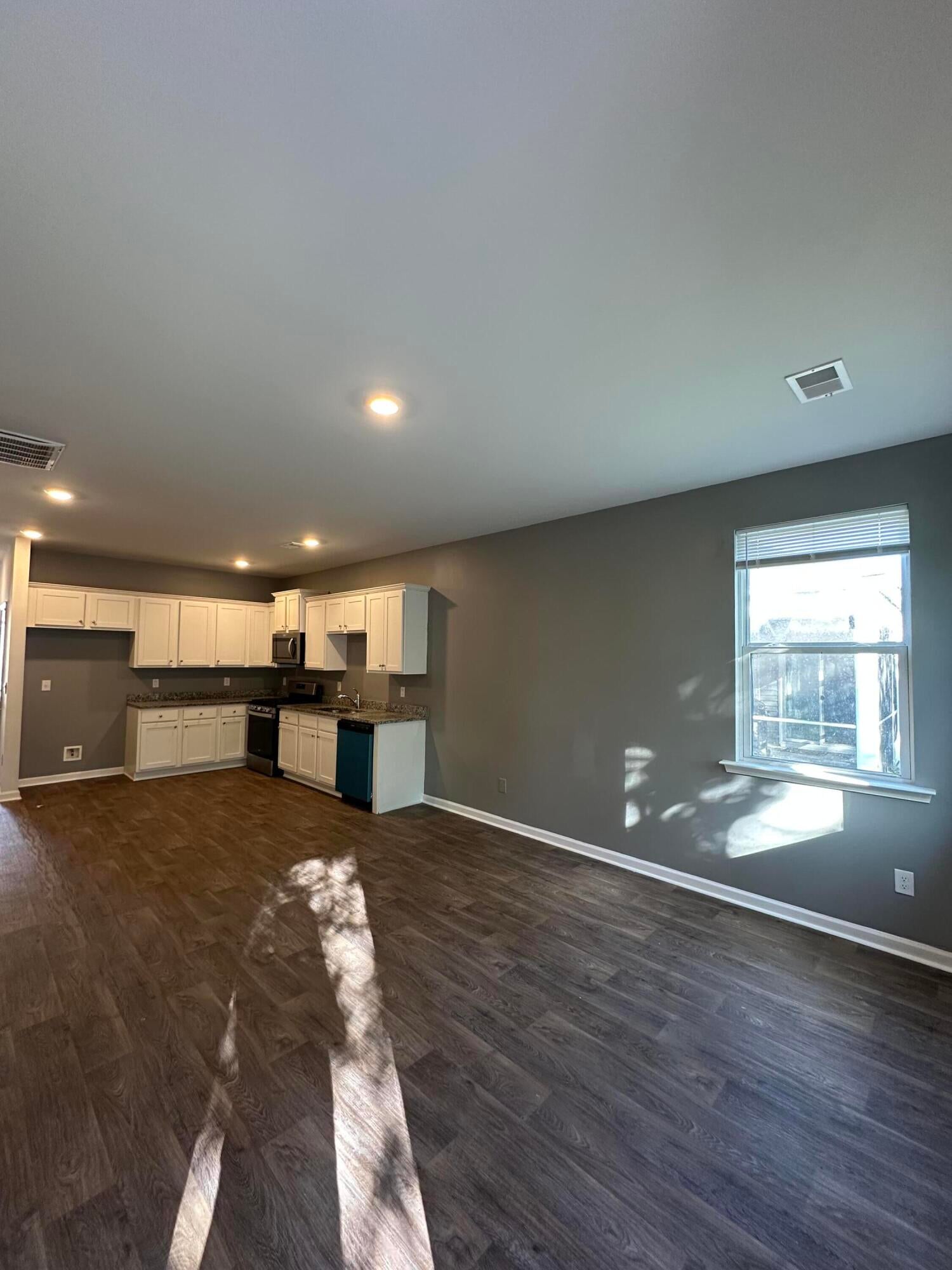 106 Valley Row