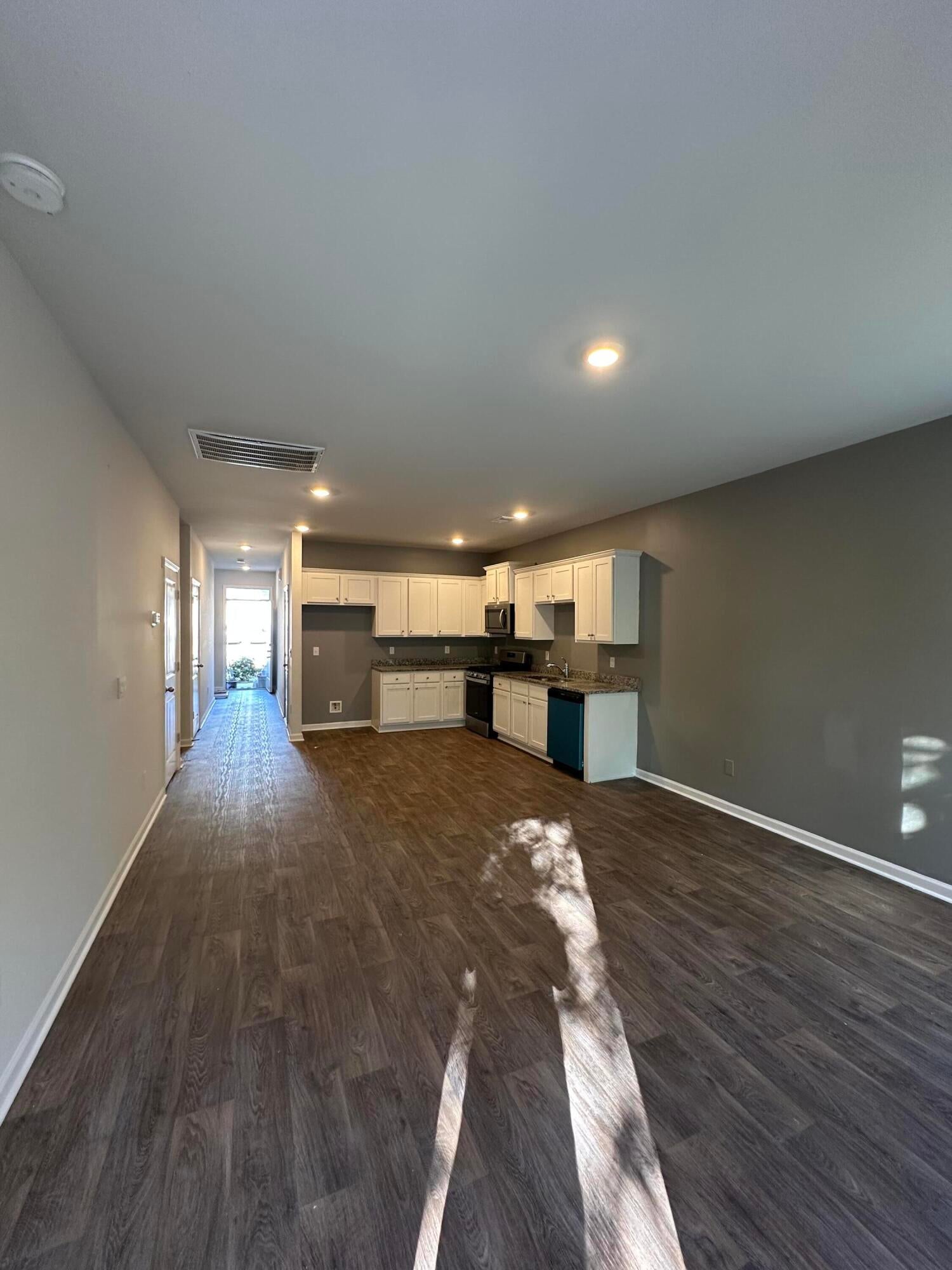 106 Valley Row