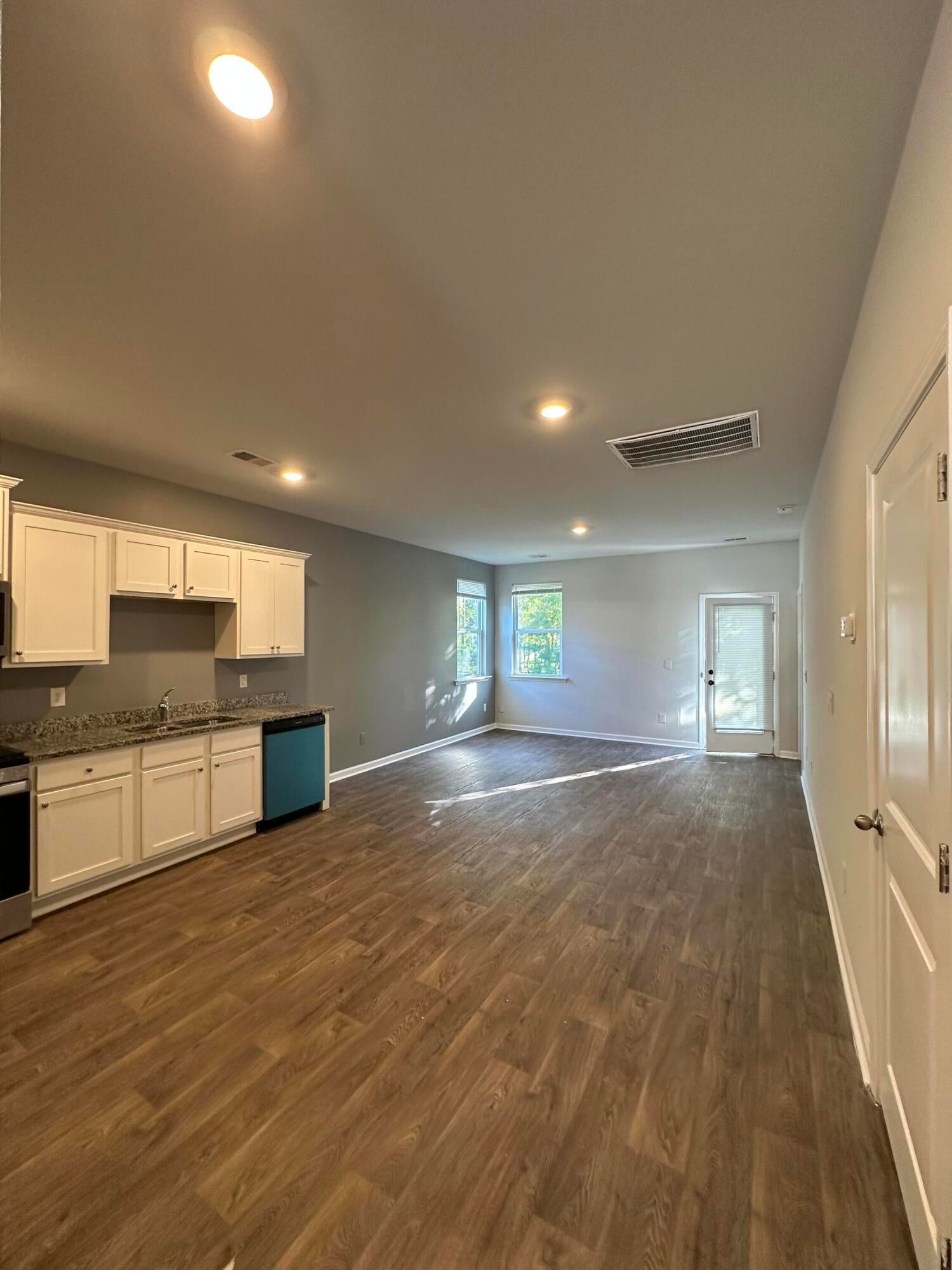 106 Valley Row