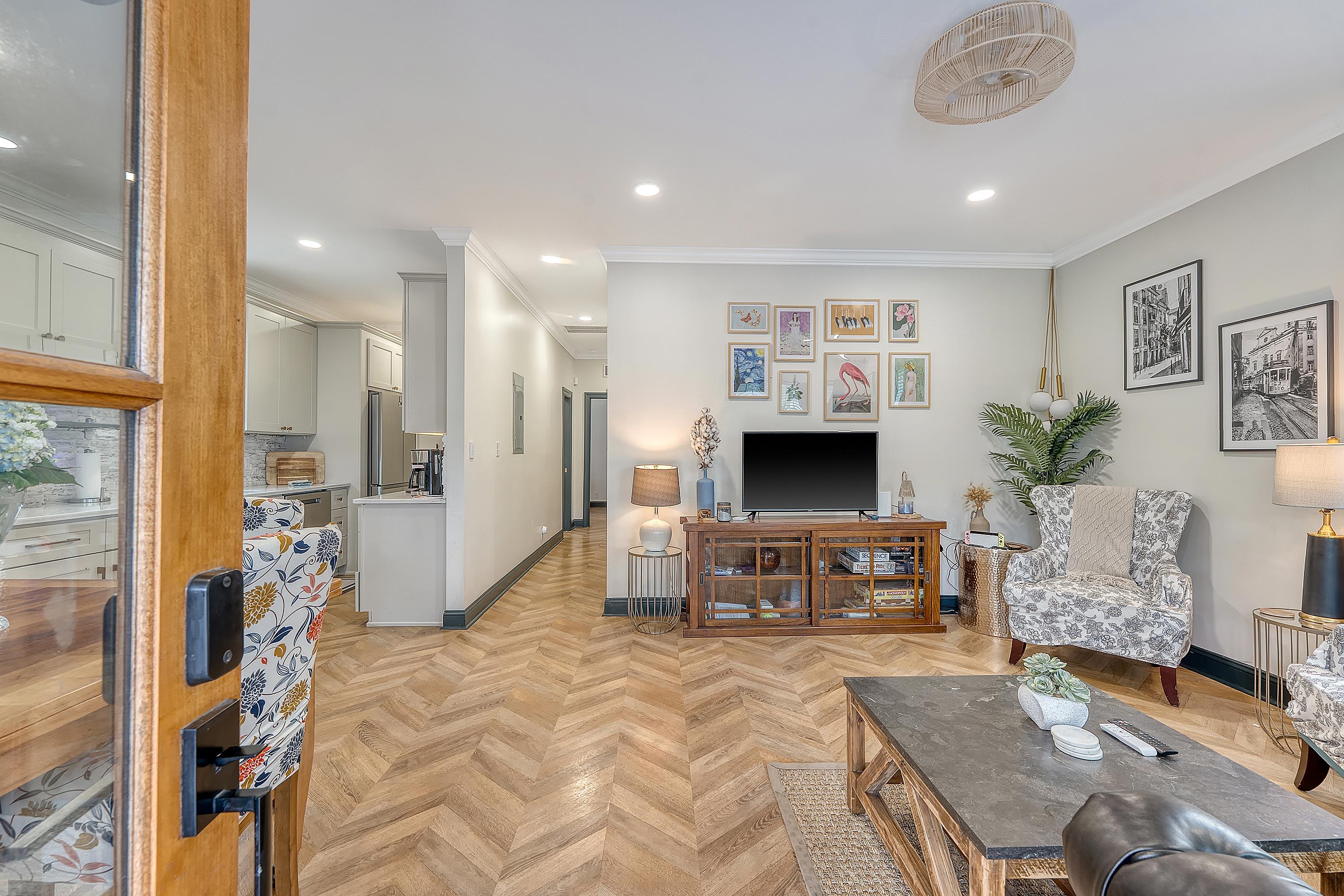10 Riker Street