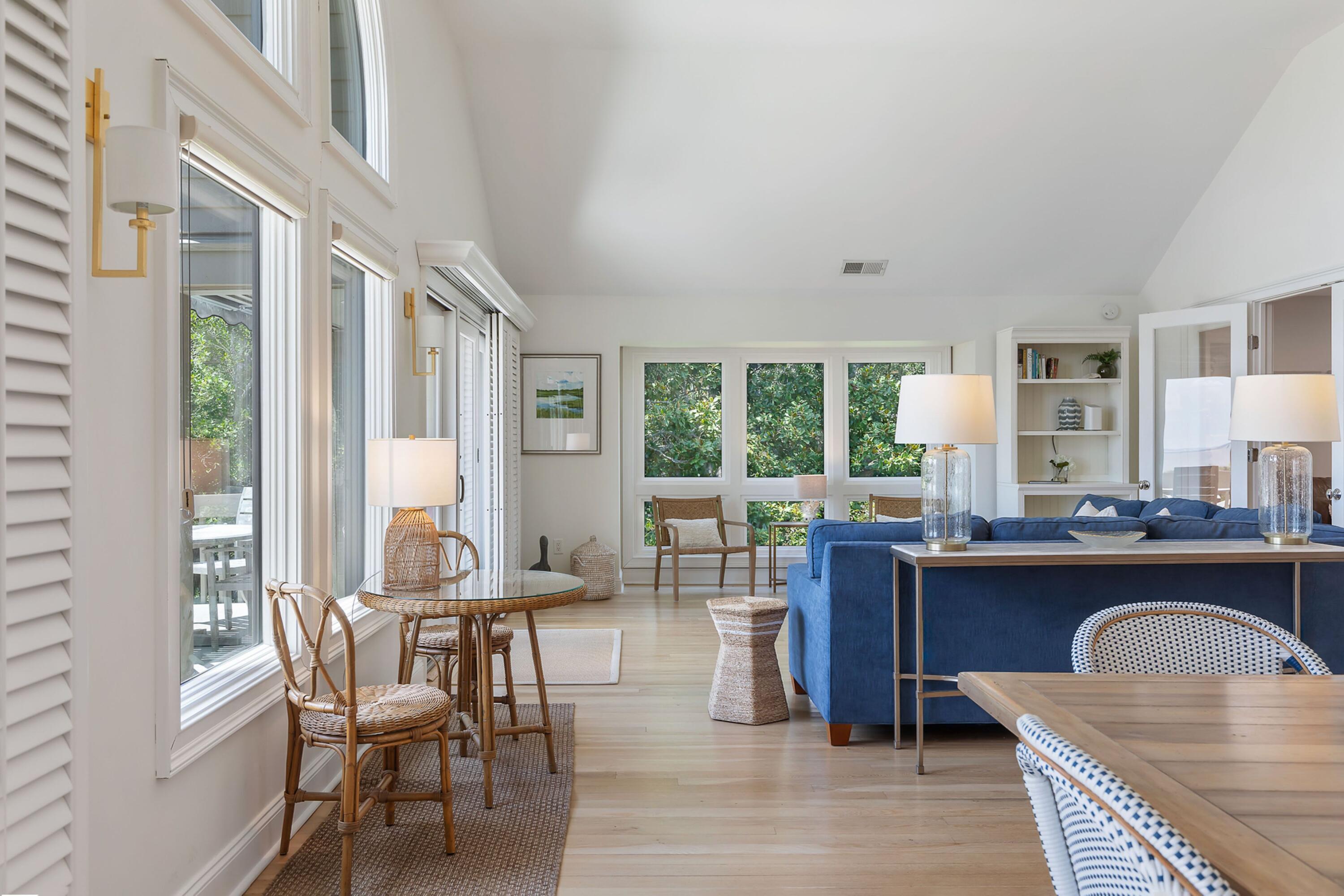 1394/96 Pelican Watch Villas