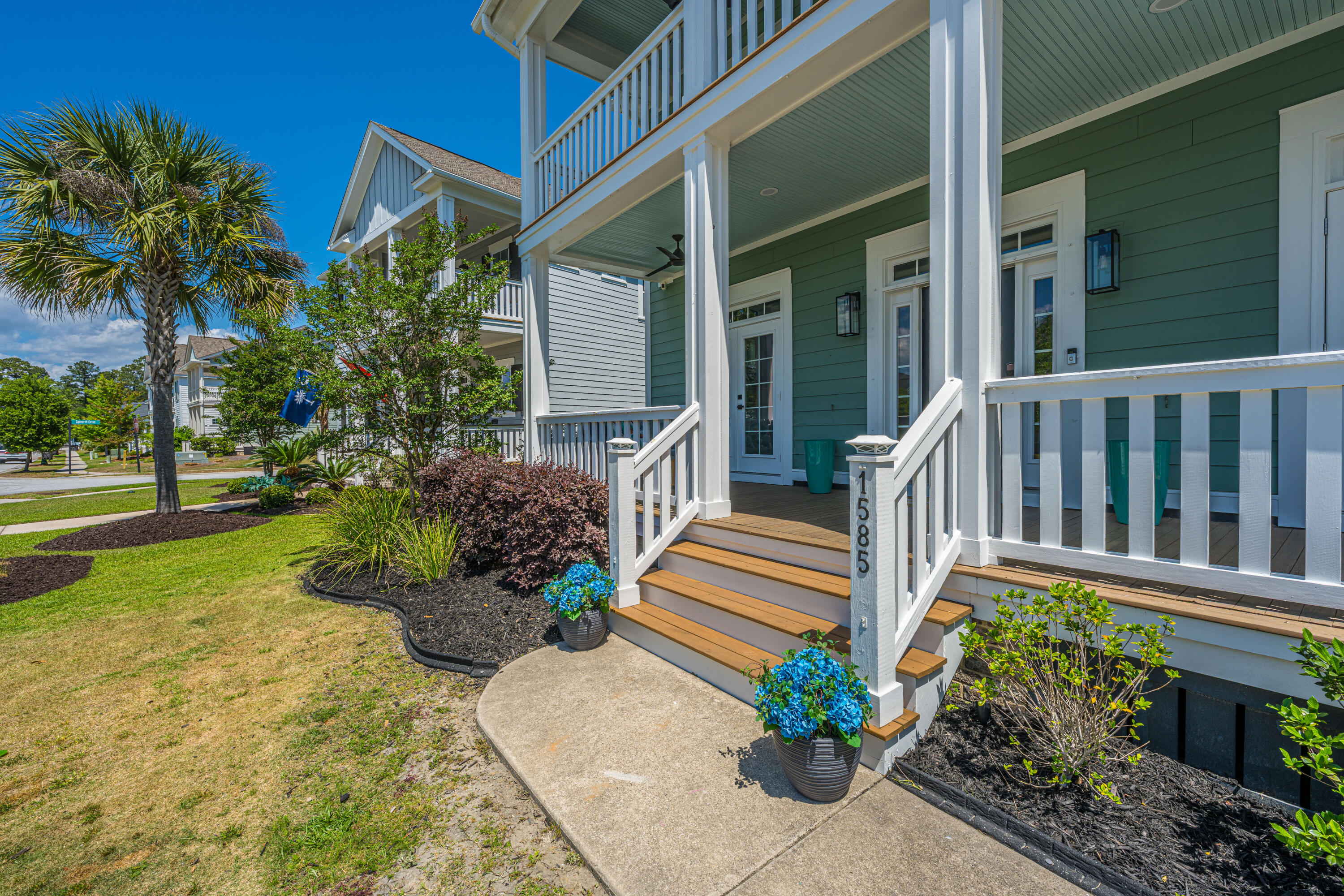 1585 Bourne Crossing