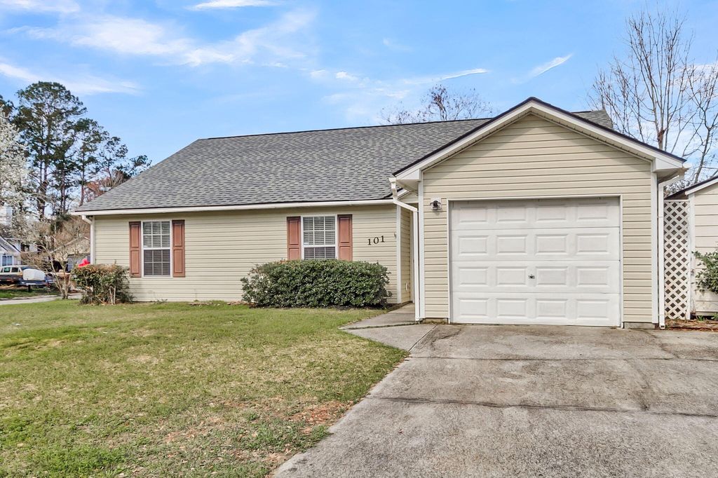 Photo of 101 Hialeah Court, Summerville, SC 29486 (MLS # 26006739)