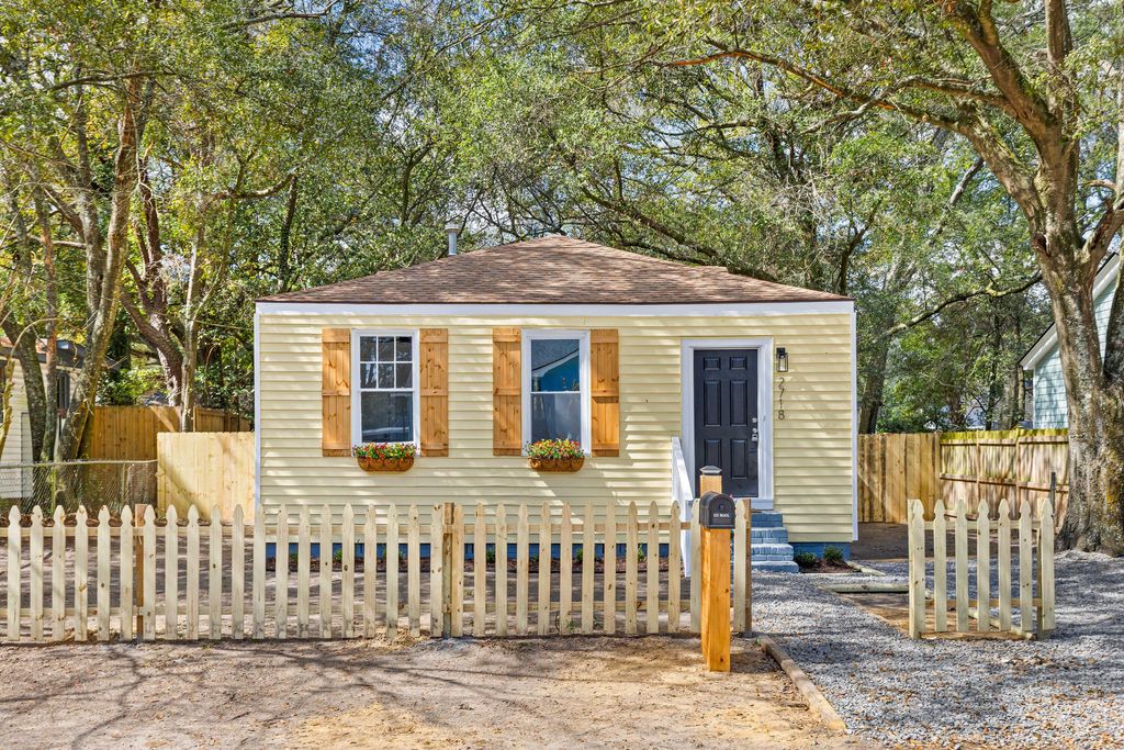 Photo of 2718 E Surrey Drive, North Charleston, SC 29405 (MLS # 26006619)