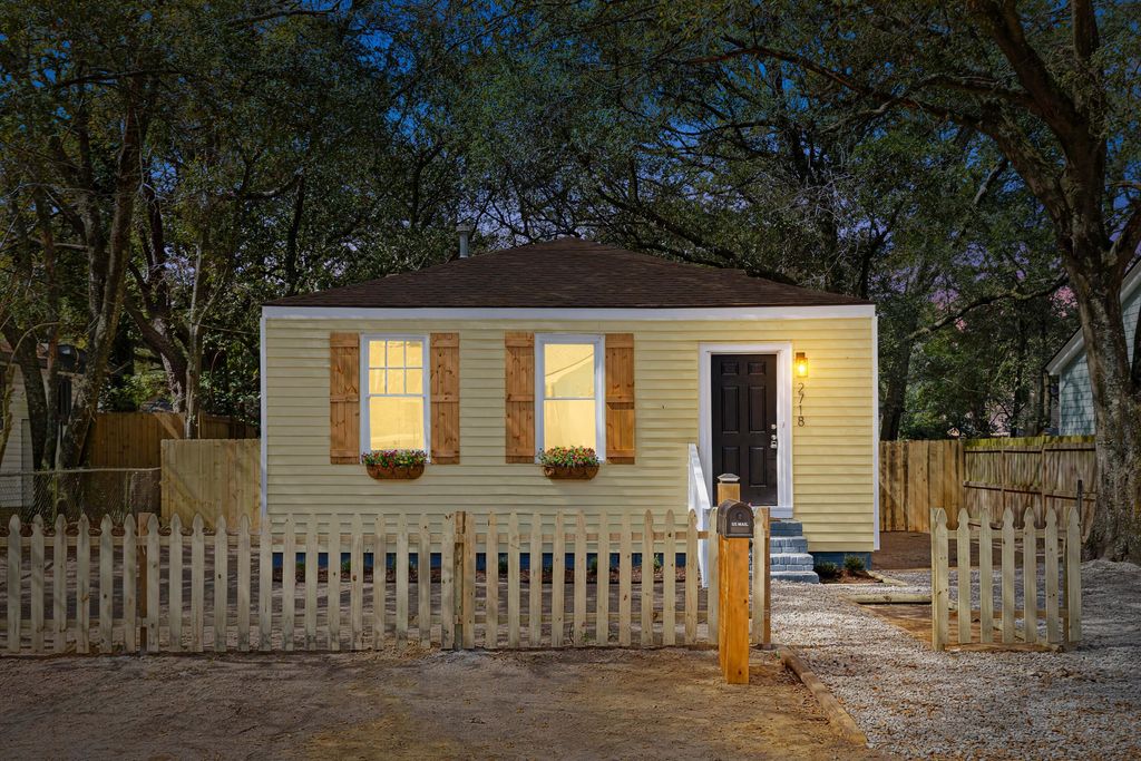 Photo of 2718 E Surrey Drive, North Charleston, SC 29405 (MLS # 26006619)