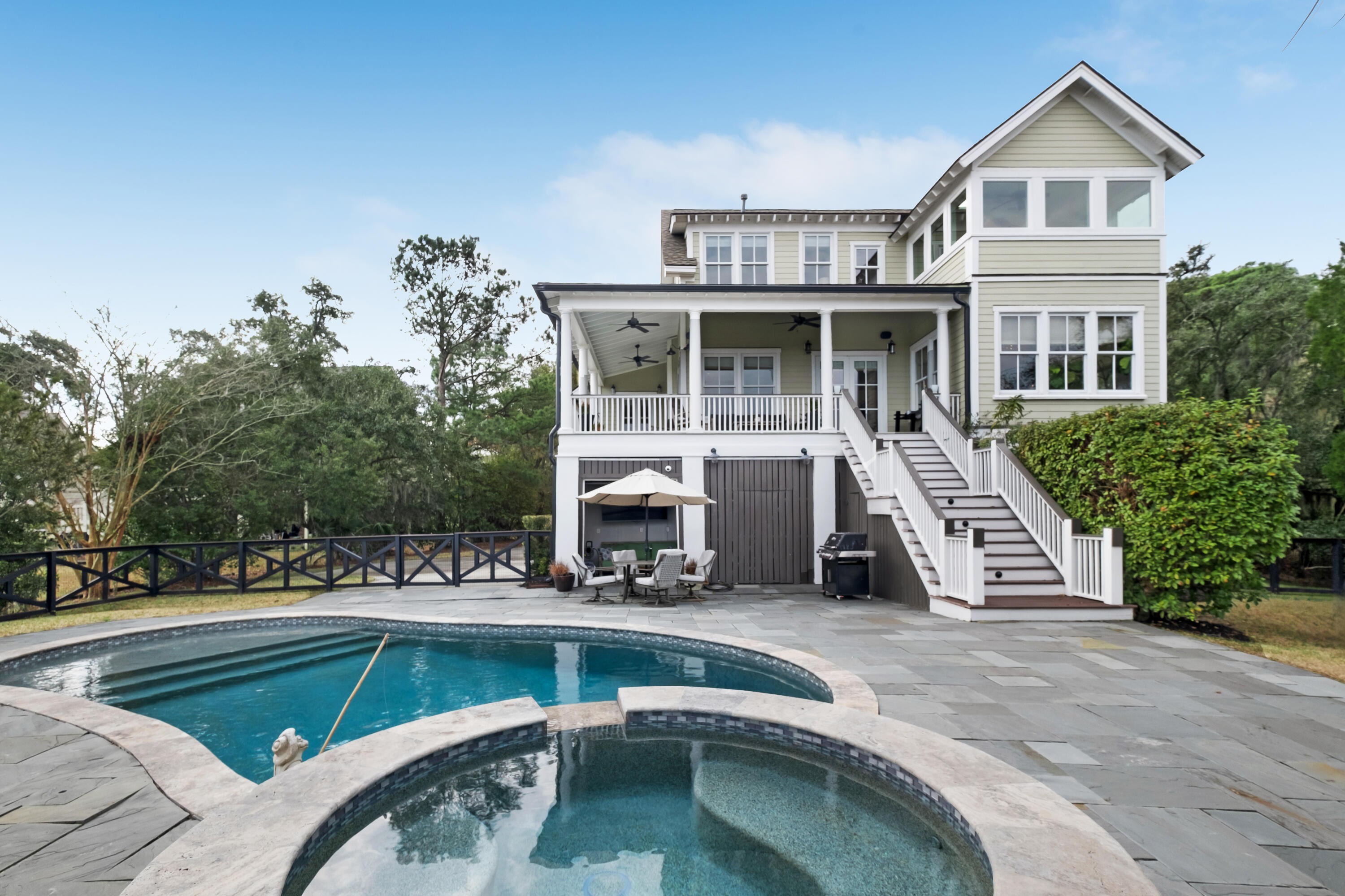 1352 Headquarters Plantation Drive